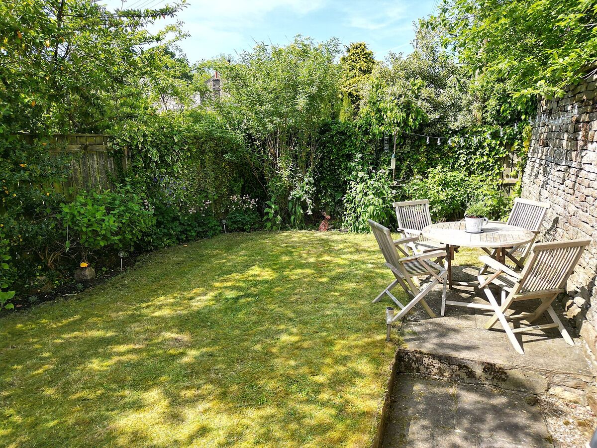 Garden table at Cringley Cottage